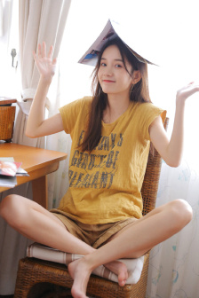 漂亮的女士护士内衣